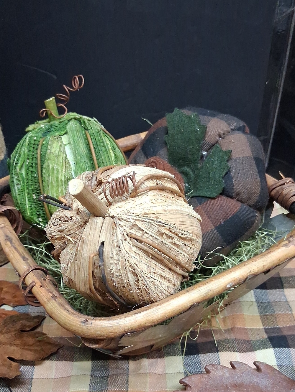 Fall bundle of 2 iron leaf trivets, leaf dish, leaf swag, basket pumpkins,floral - Picture 9 of 15